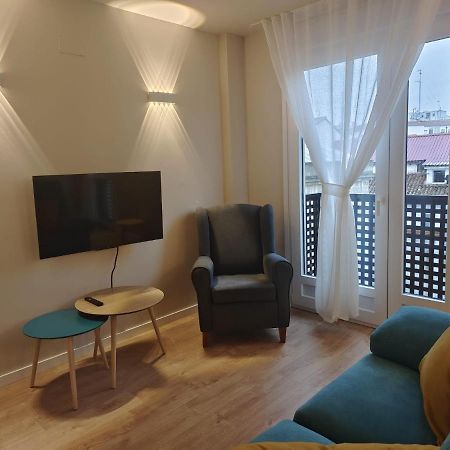 Apartamentos Picasso Алькала-де-Енарес Екстер'єр фото