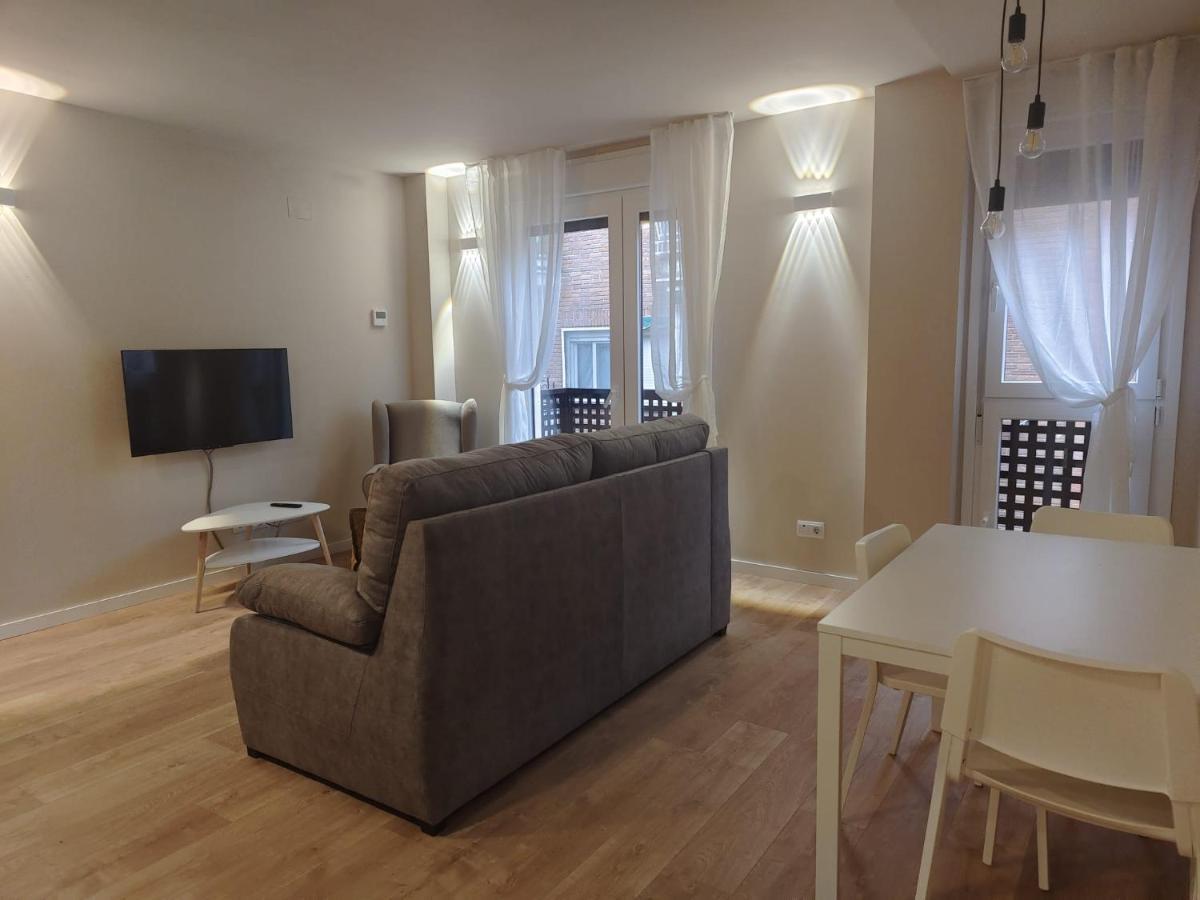 Apartamentos Picasso Алькала-де-Енарес Екстер'єр фото