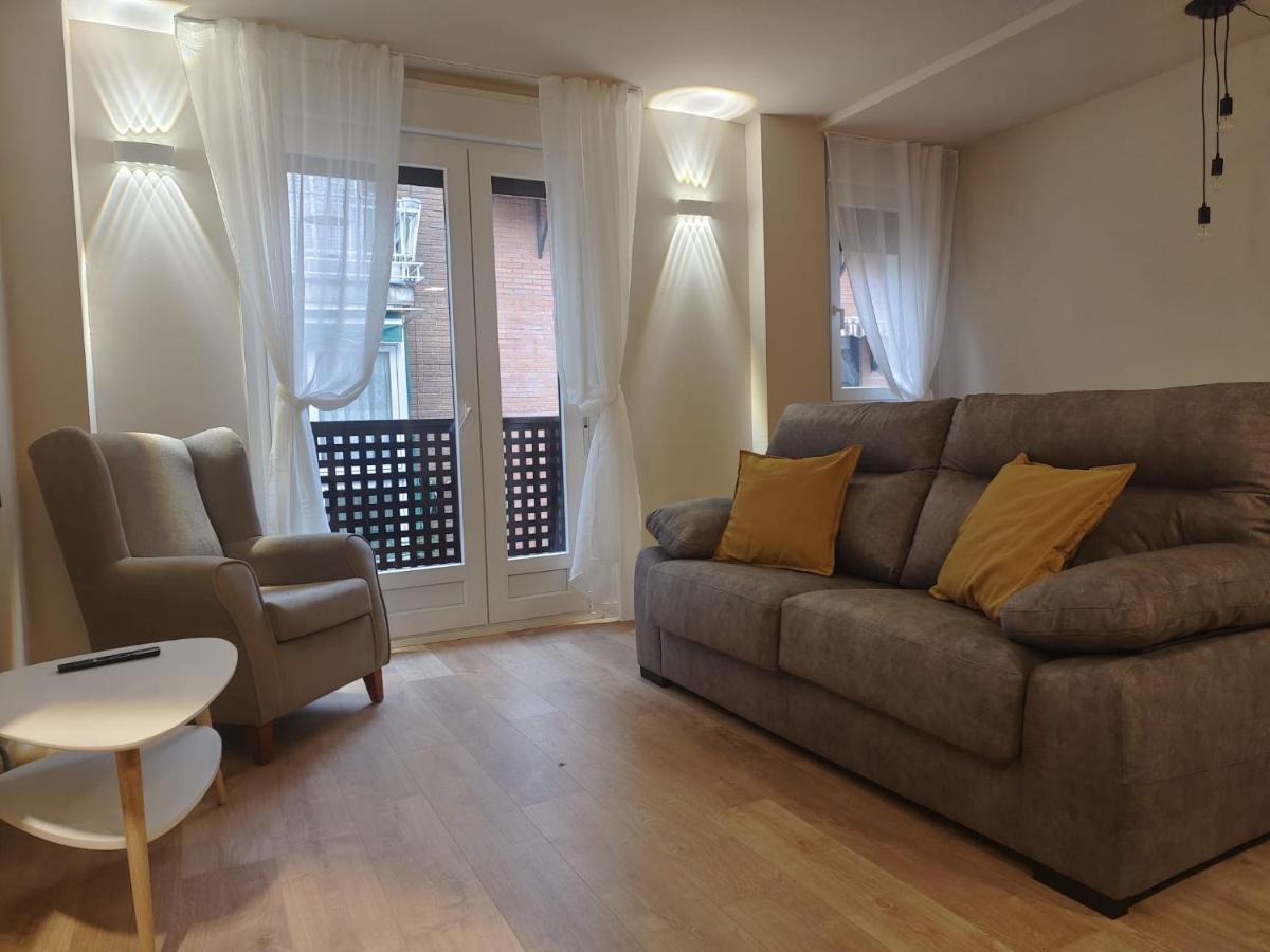 Apartamentos Picasso Алькала-де-Енарес Екстер'єр фото