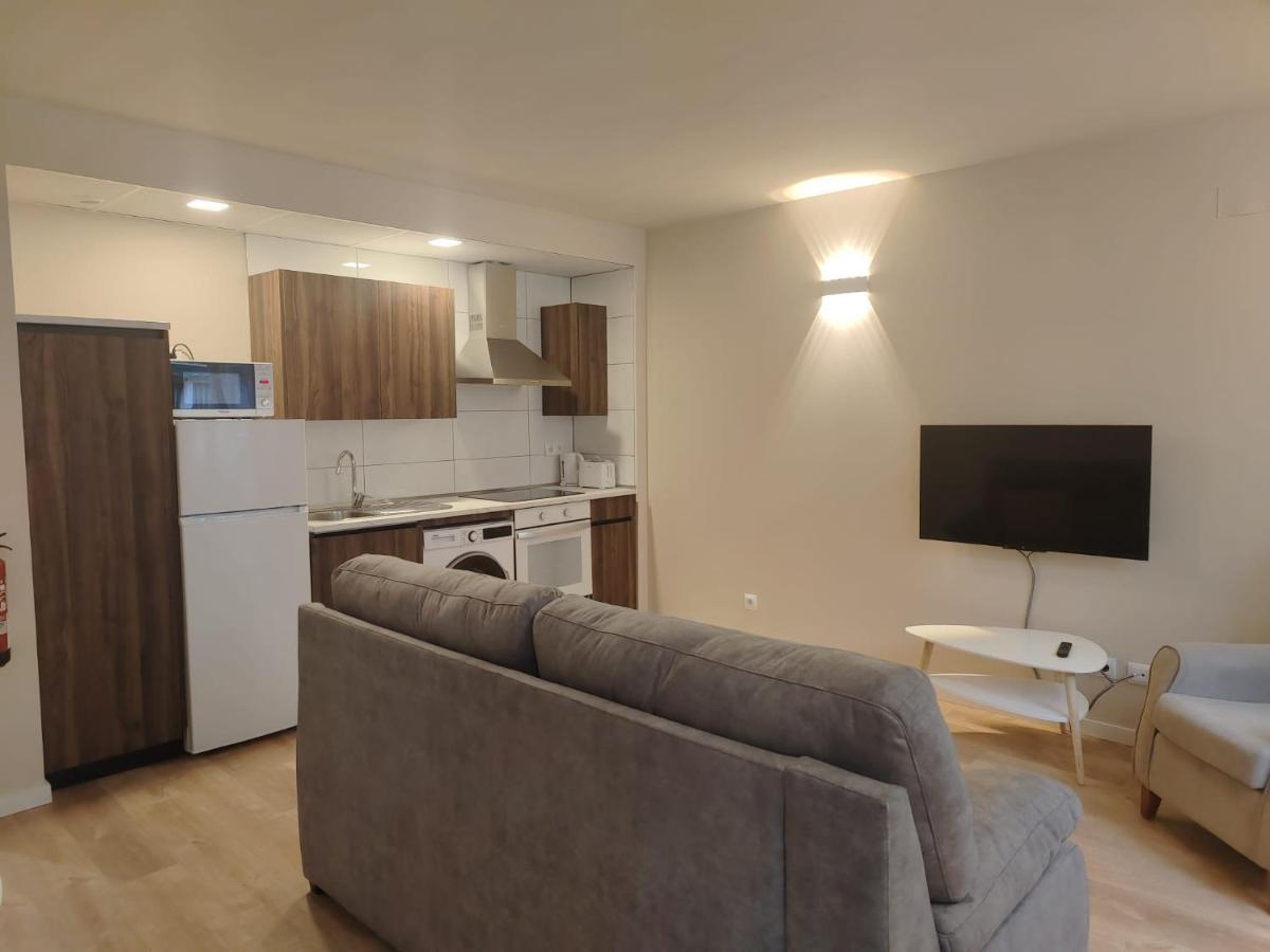 Apartamentos Picasso Алькала-де-Енарес Екстер'єр фото