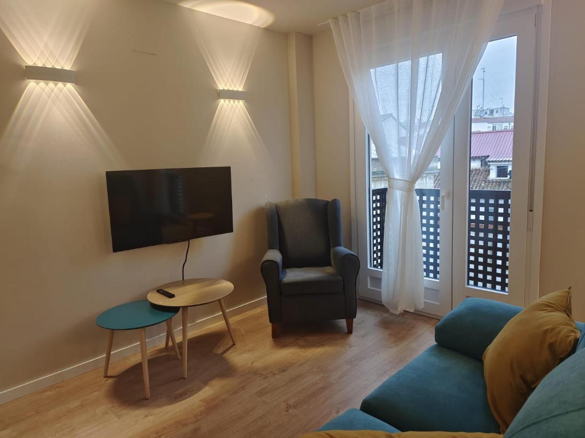 Apartamentos Picasso Алькала-де-Енарес Екстер'єр фото