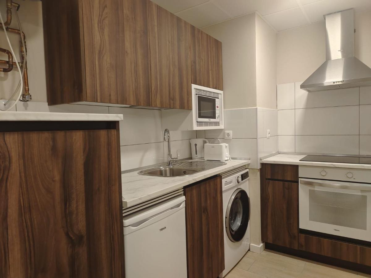 Apartamentos Picasso Алькала-де-Енарес Екстер'єр фото
