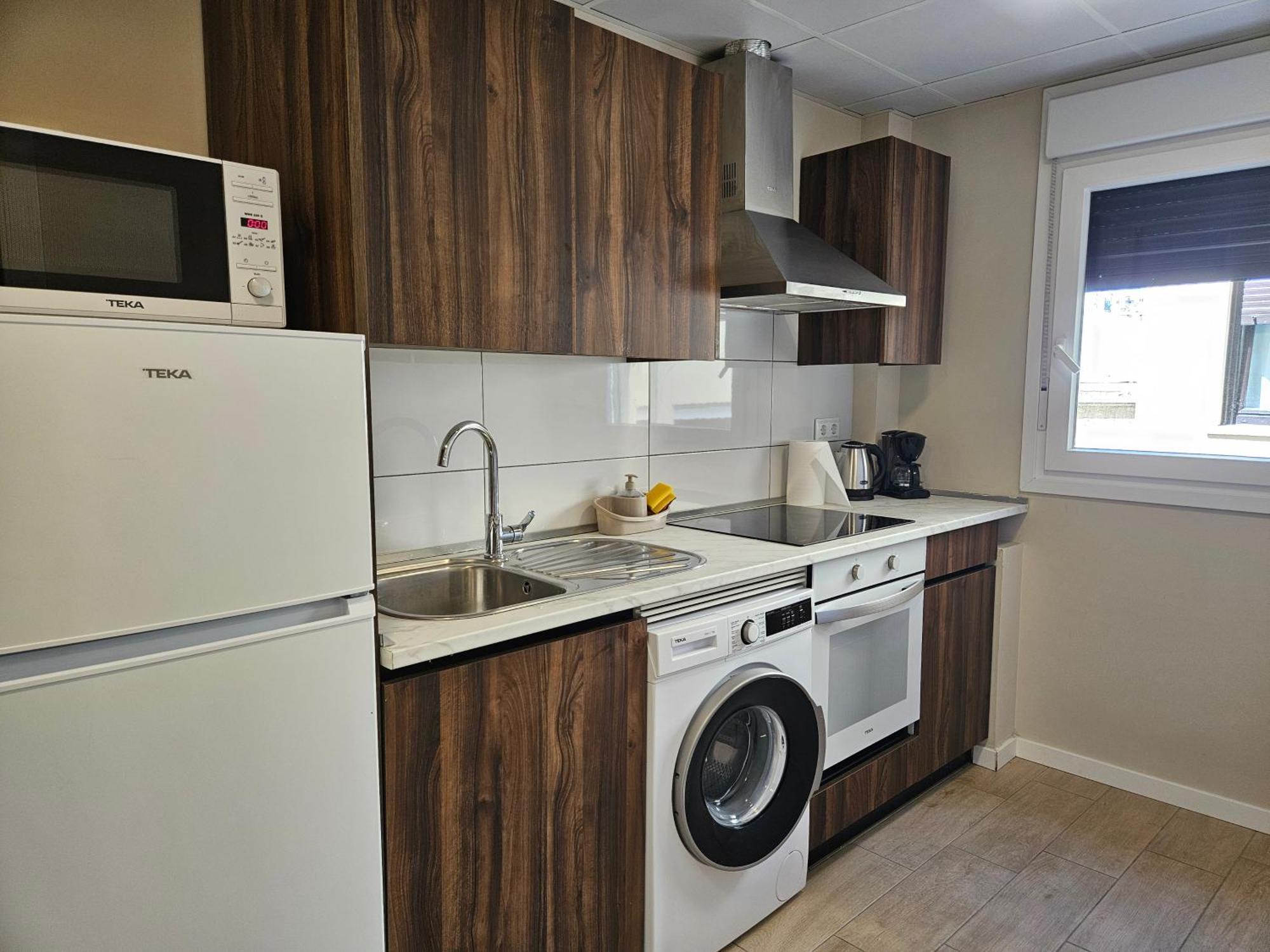 Apartamentos Picasso Алькала-де-Енарес Номер фото
